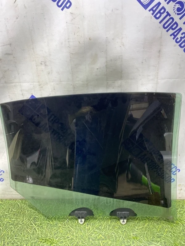 Стекло двери Renault Fluence 2012 823010020R СЕДАН 1.6 K4MV838, заднее левое