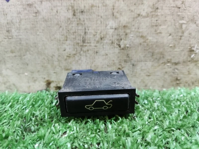 Кнопка открывания багажника Bmw E39 1997 61318365579 СЕДАН 2.5 M52