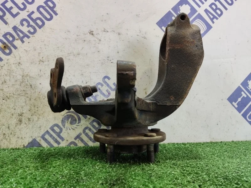 Кулак поворотный Ford Focus 2 2006 1420861 СЕДАН 1.6 FYJA, передний правый