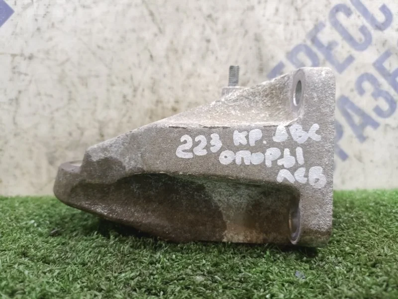Кронштейн опоры двигателя Toyota Mark X 2009 1230231010 СЕДАН 2.5 4GR, левый