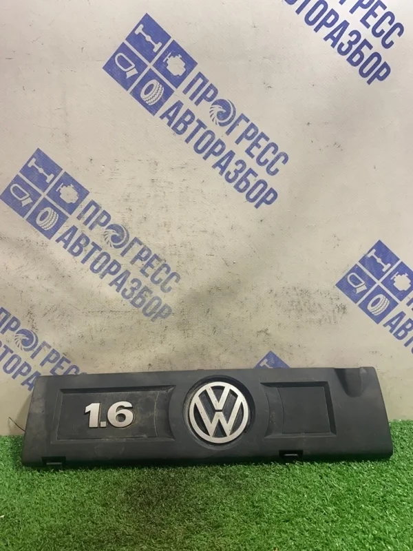 Крышка двигателя Volkswagen Polo 2013 03C103935 СЕДАН 1.6 CFN