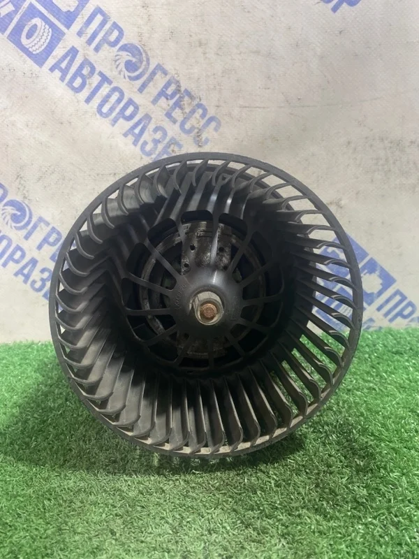 Моторчик печки Ford C-Max 2003 1362640 УНИВЕРСАЛ 1.8 CSDB
