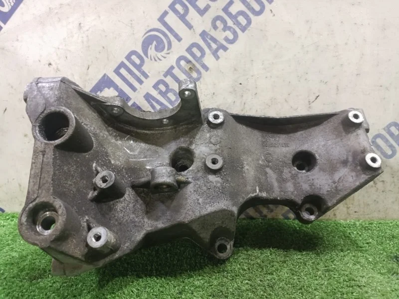 Кронштейн генератора Audi A4 B6 2001 06B903143 СЕДАН 2.0 ALT