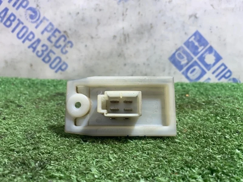 Резистор отопителя Ford Mondeo 2 1998 1311115 ЛИФТБЭК 1.8 RKB