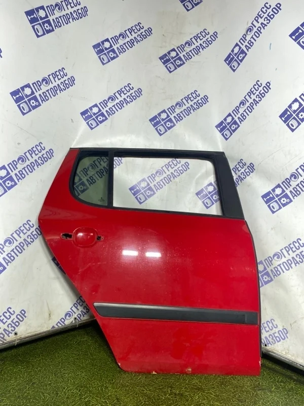 Дверь Skoda Fabia 2012 5J6833056 ХЭТЧБЕК 1.6 CFN, задняя правая