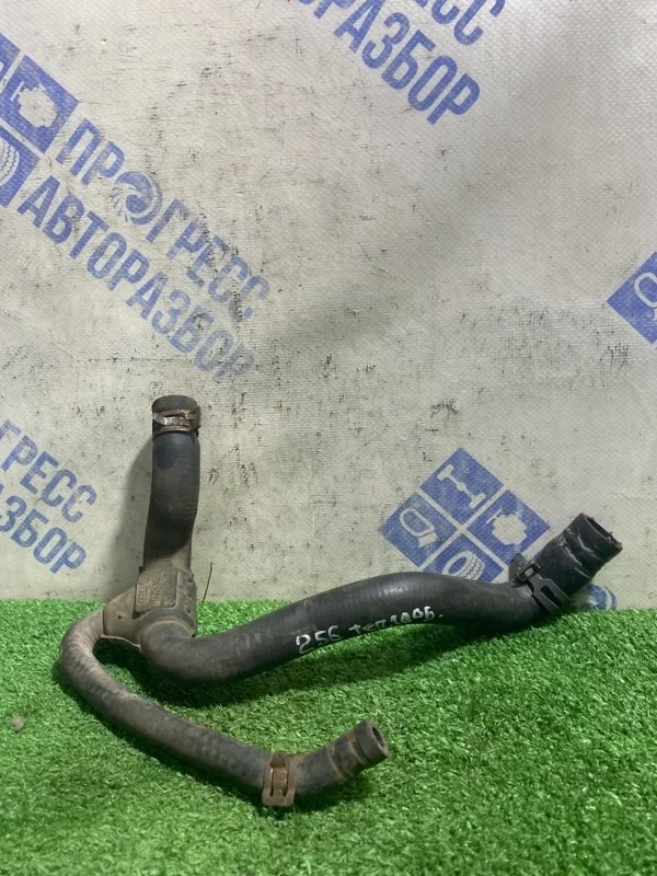 Патрубок системы охлаждения Volkswagen Passat B5 2001 06B121058AN СЕДАН 2.0 AZM