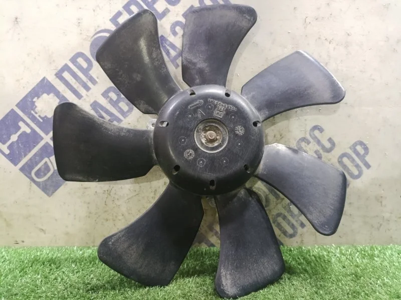 Вентилятор радиатора Mitsubishi Lancer 9 2004 MR968365 СЕДАН 1.6 4G18, правый