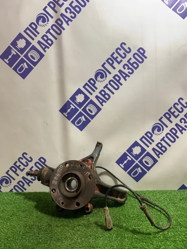 Поворотный кулак Peugeot 308 2008 364696 ХЭТЧБЕК 1.6 EP6, передний правый
