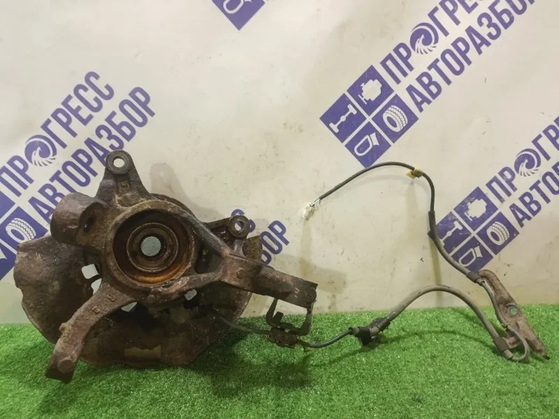 Поворотный кулак Toyota Camry 2005 4321158010 XV30 2.4 2AZ, передний правый
