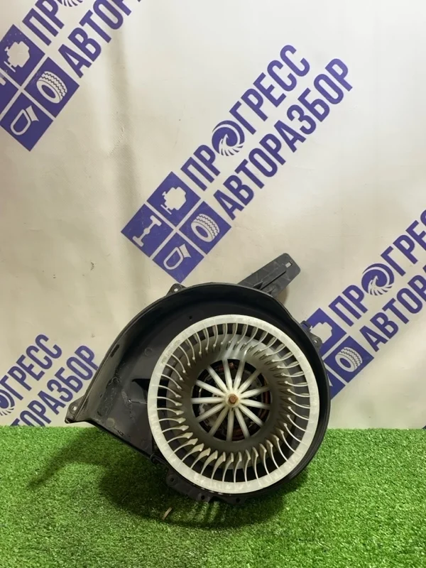 Моторчик печки Skoda Fabia 2002 6Q1819015H ХЭТЧБЕК 1.4 AZE