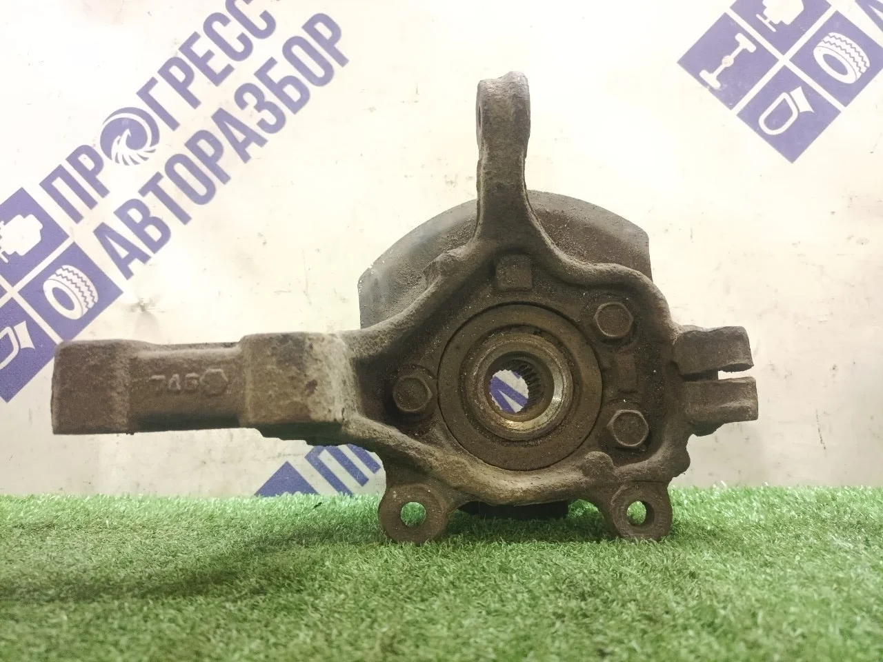 Поворотный кулак Nissan Tiida 2007 40014ED000 ХЭТЧБЕК 1.6 HR16DE, передний правый