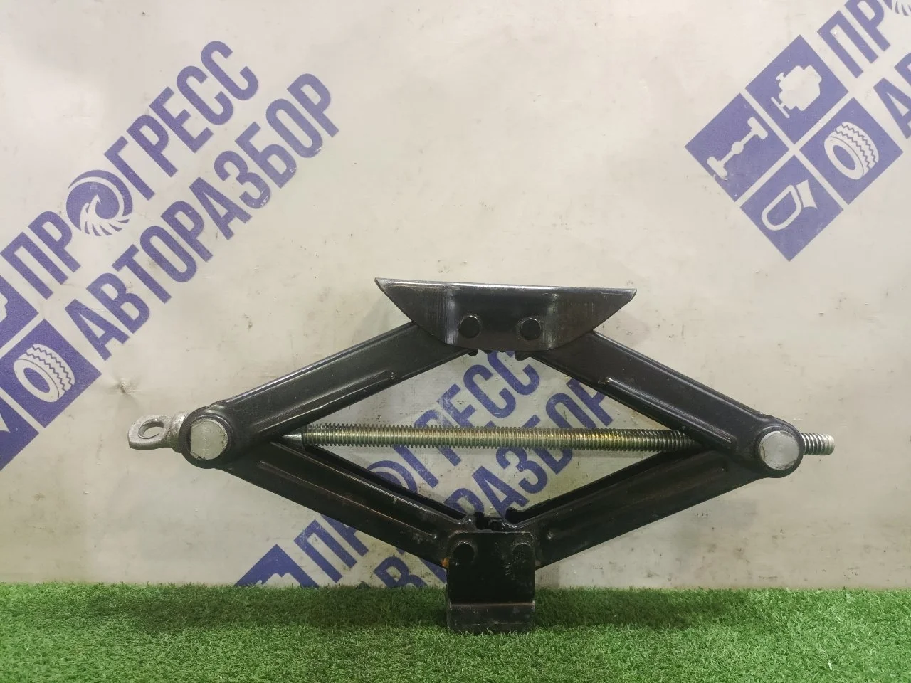Домкрат Ford Focus 2+ 2009 1480006 ХЭТЧБЕК 1.6 SHDA