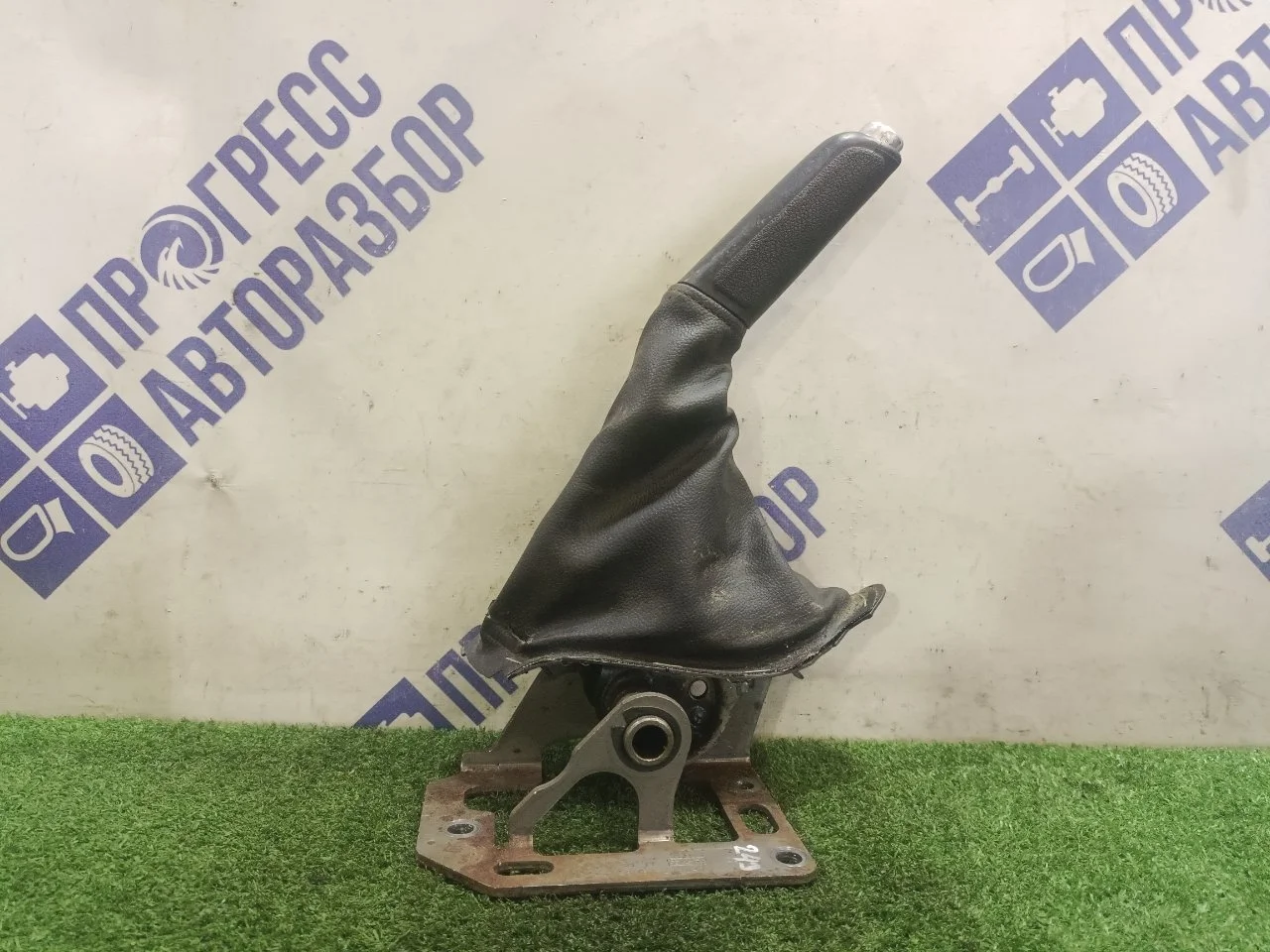 Рычаг стояночного тормоза Ford Focus 2+ 2009 1670791 ХЭТЧБЕК 1.6 SHDA