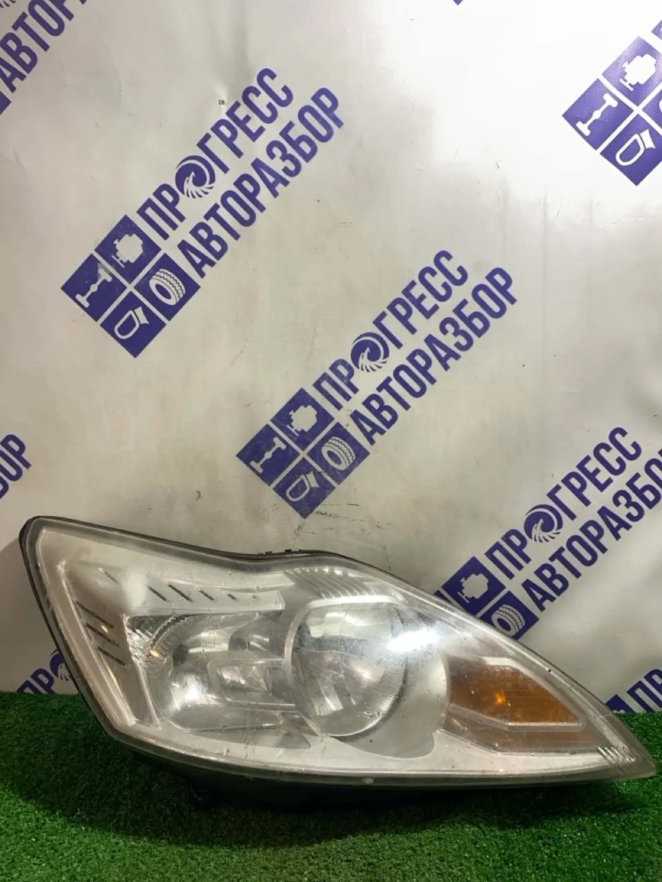Фара Ford Focus 2+ 2009 1744971 ХЭТЧБЕК 1.6 SHDA, передняя правая