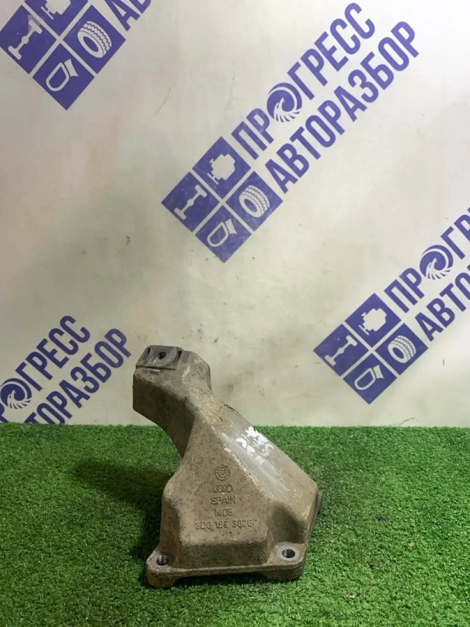 Кронштейн опоры двигателя Audi A6 1998 8D0199307G СЕДАН 2.4 AGA, левый