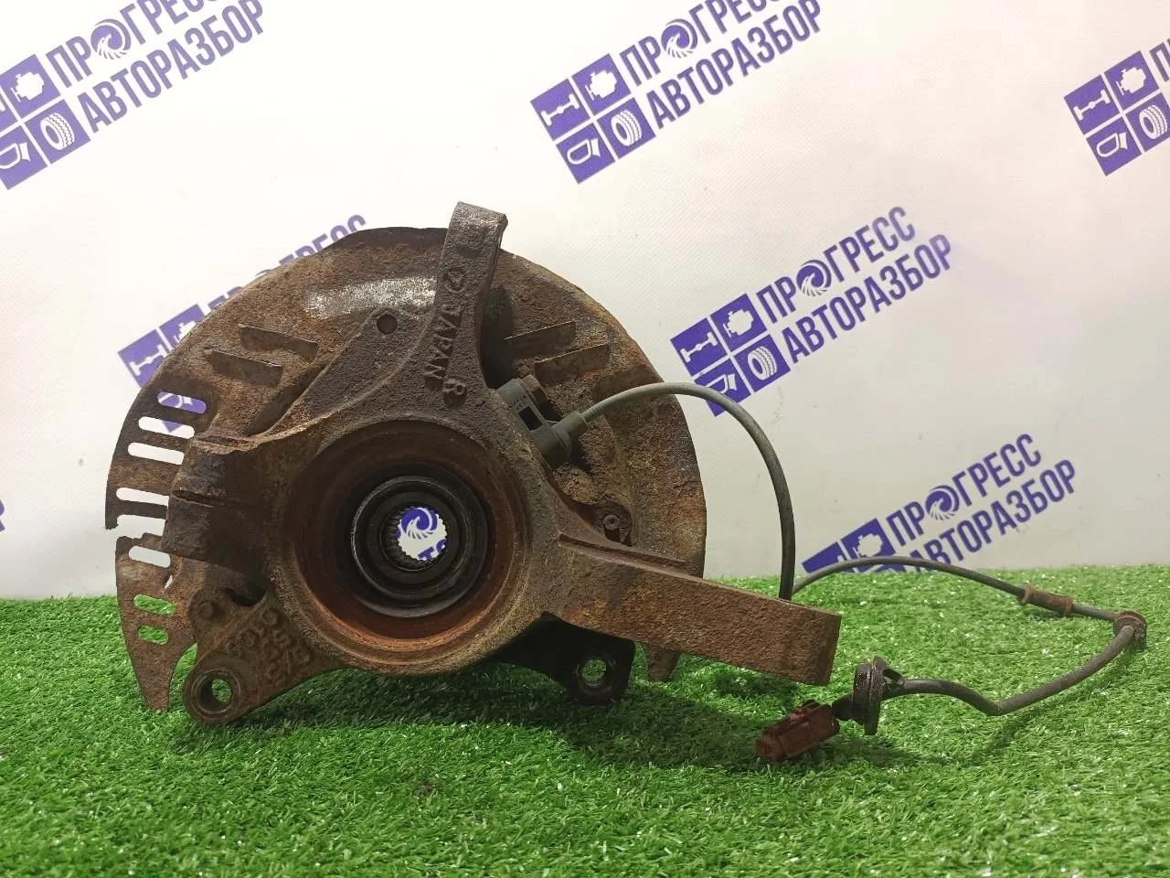 Поворотный кулак Subaru Forester 2000 28012AC040 УНИВЕРСАЛ 2.0 EJ20, передний правый