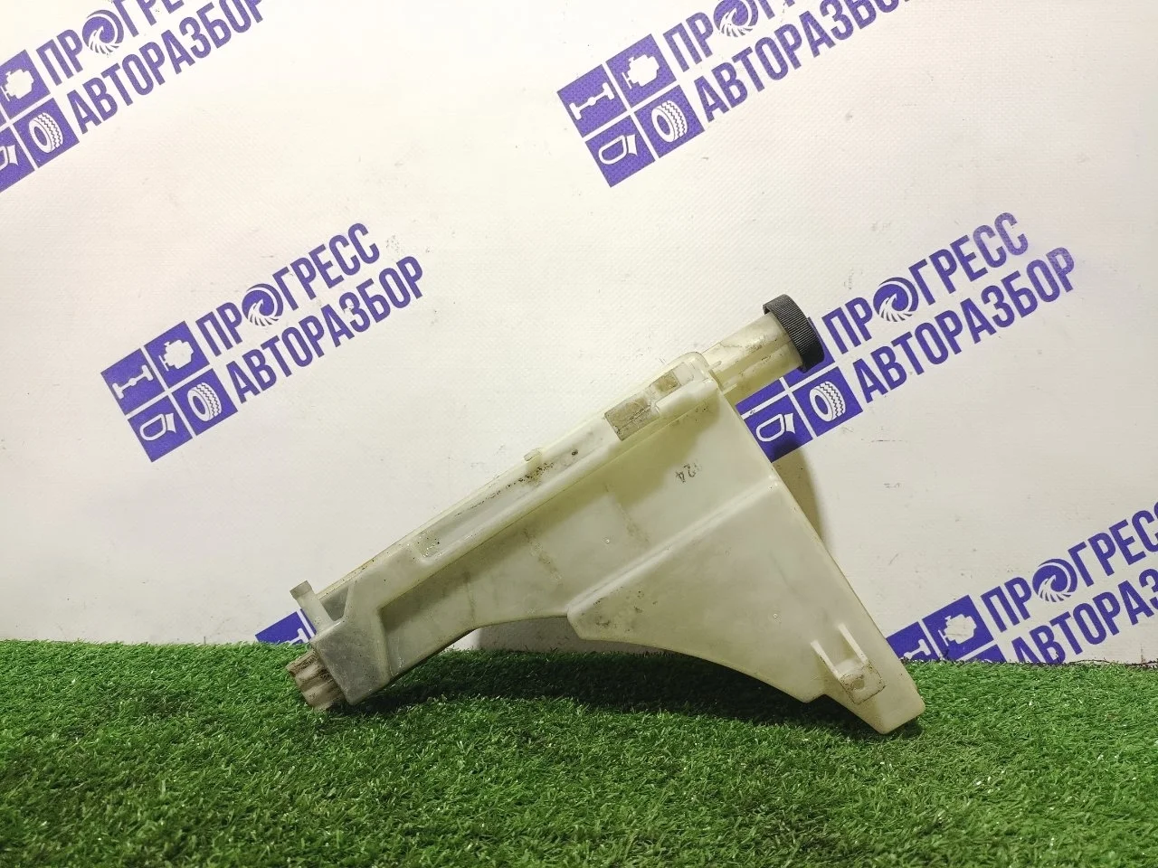Бачок расширительный Nissan Tiida 2004 21710ED000 ХЭТЧБЕК HR15DE