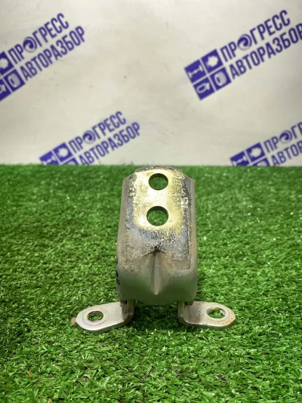 Петля двери Nissan Tiida 2004 82420ED00B ХЭТЧБЕК HR15DE, передняя левая