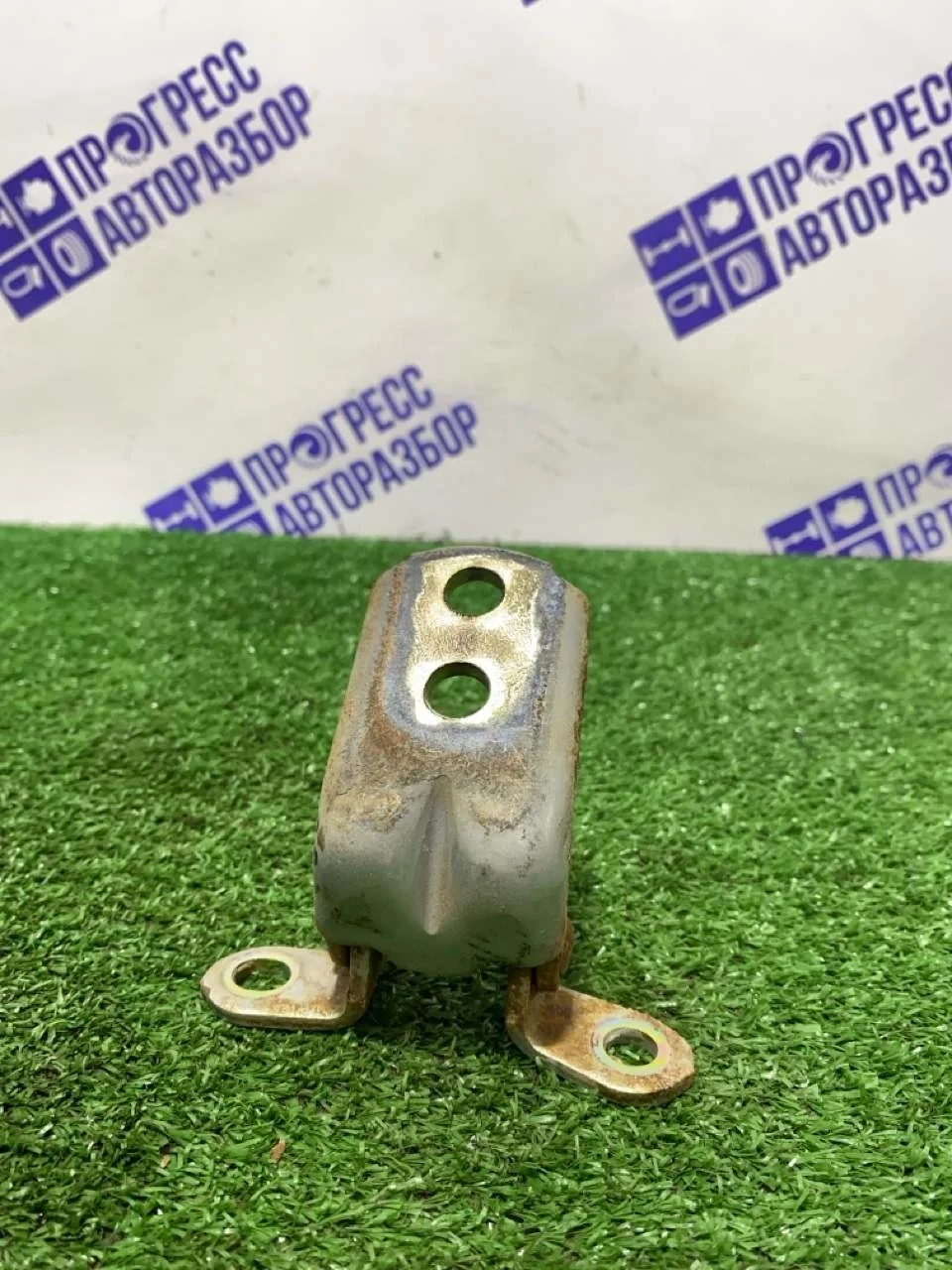 Петля двери Nissan Tiida 2004 82421ED00B ХЭТЧБЕК HR15DE, передняя левая