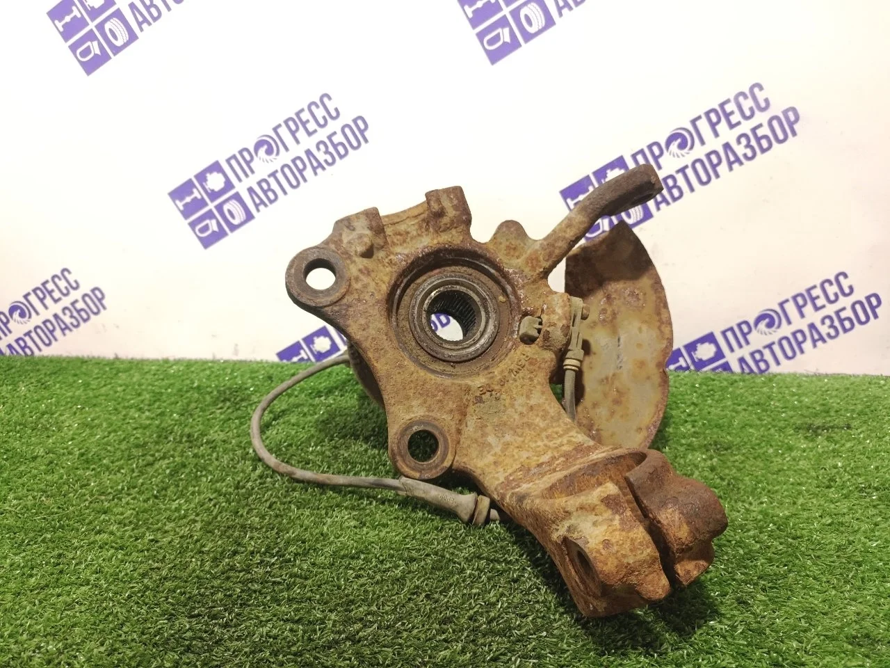 Поворотный кулак Ford Galaxy 2003 1233607 УНИВЕРСАЛ 2.0 ZVSA, передний левый