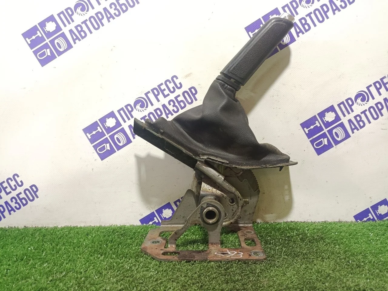 Рычаг стояночного тормоза Ford Focus 2 2006 1670791 ХЭТЧБЕК 1.6 HWDA