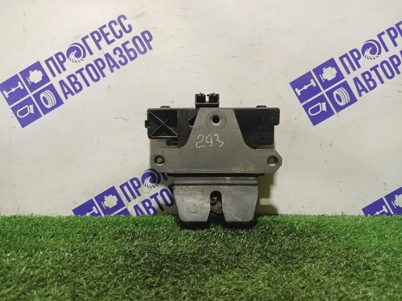 Замок багажника Ford Focus 2 2006 1570448 ХЭТЧБЕК 1.6 HWDA