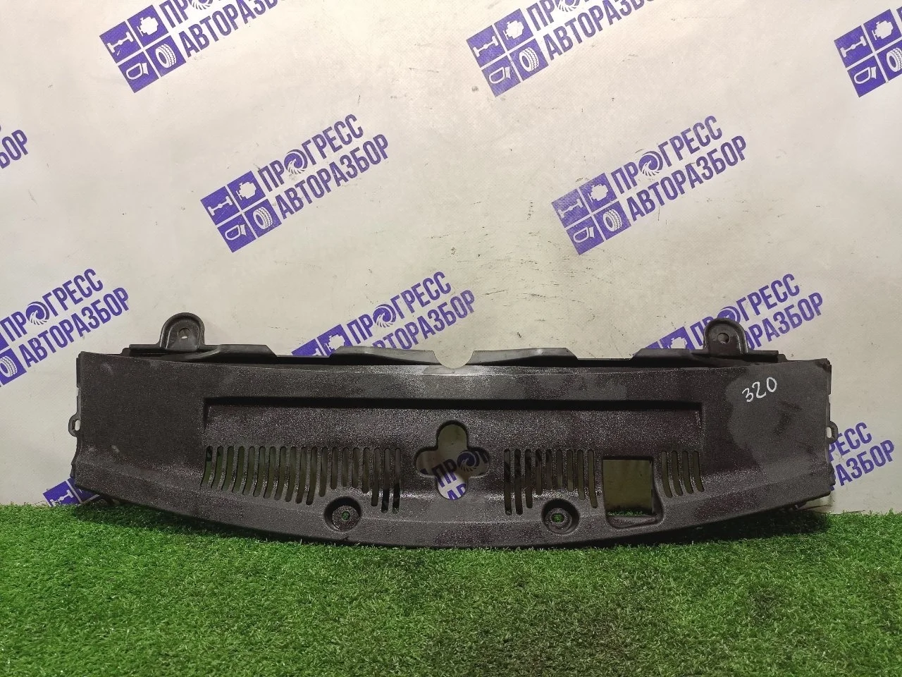 Накладка замка капота Lexus Ls 460 2007 5329550030 СЕДАН 4.6 1UR-FSE (НОМЕР ДВИГАТЕЛЯ: 1UR 0103475)