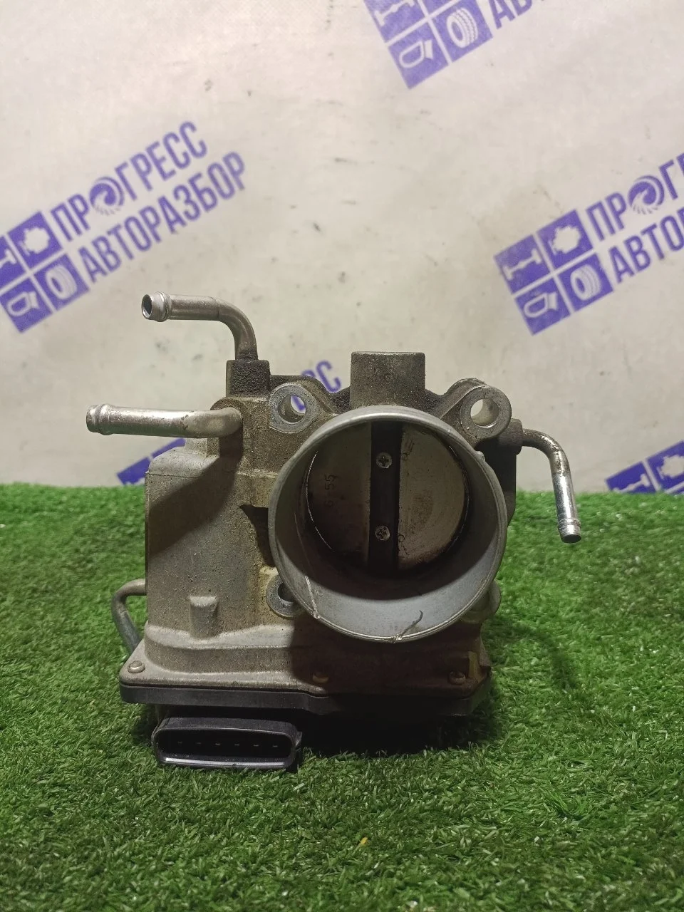 Дроссельная заслонка Toyota Camry 2203028070 2.4 2AZ-FE