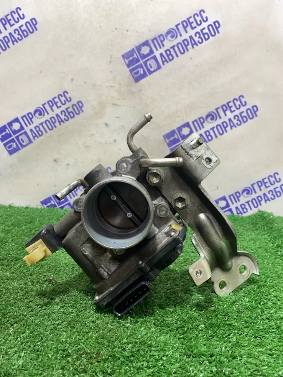 Дроссельная заслонка Toyota Noah 2203028050 2.0 1AZ-FSE