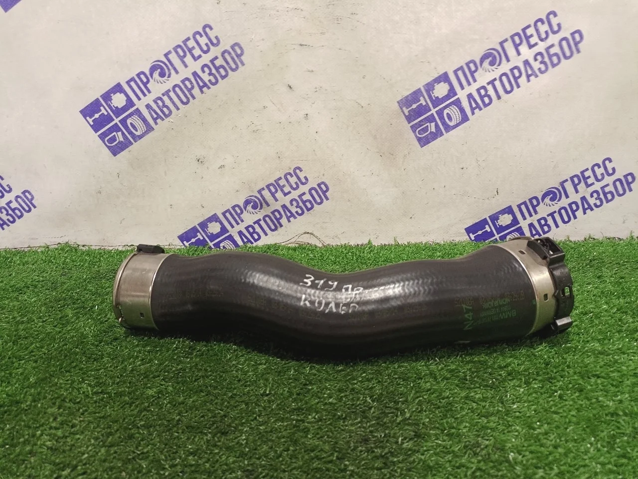 Патрубок интеркулера Bmw F30 2014 11884410 СЕДАН 2.0 N47D20C, правый