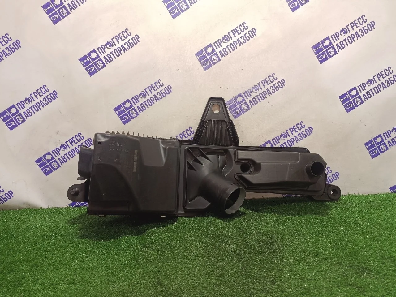 Корпус воздушного фильтра Bmw F30 2014 10737810 СЕДАН 2.0 N47D20C