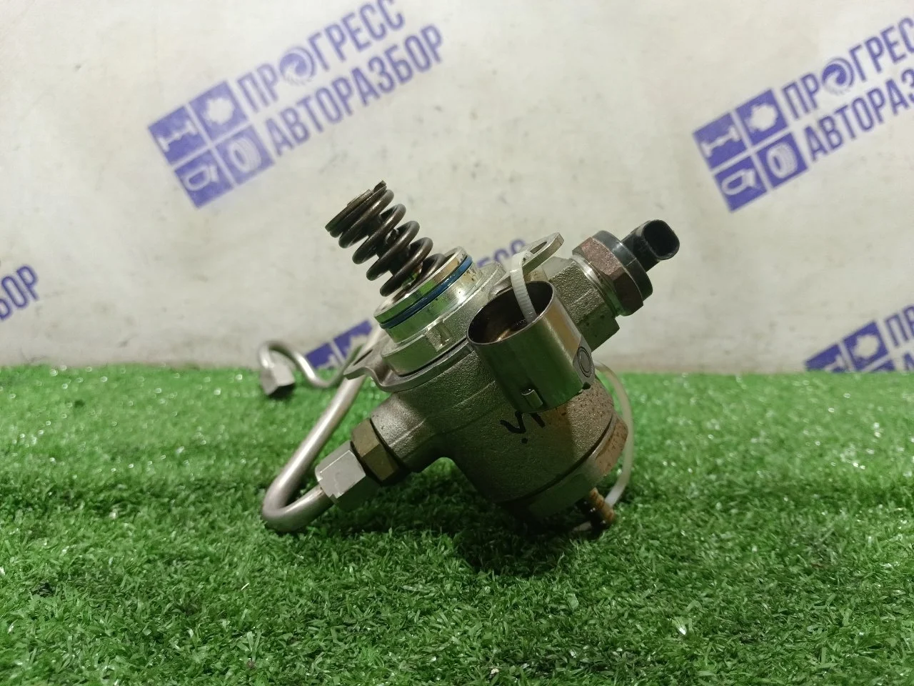 Топливный насос высокого давления (ТНВД) Audi A4 B8 06J127025G 2.0 CDN