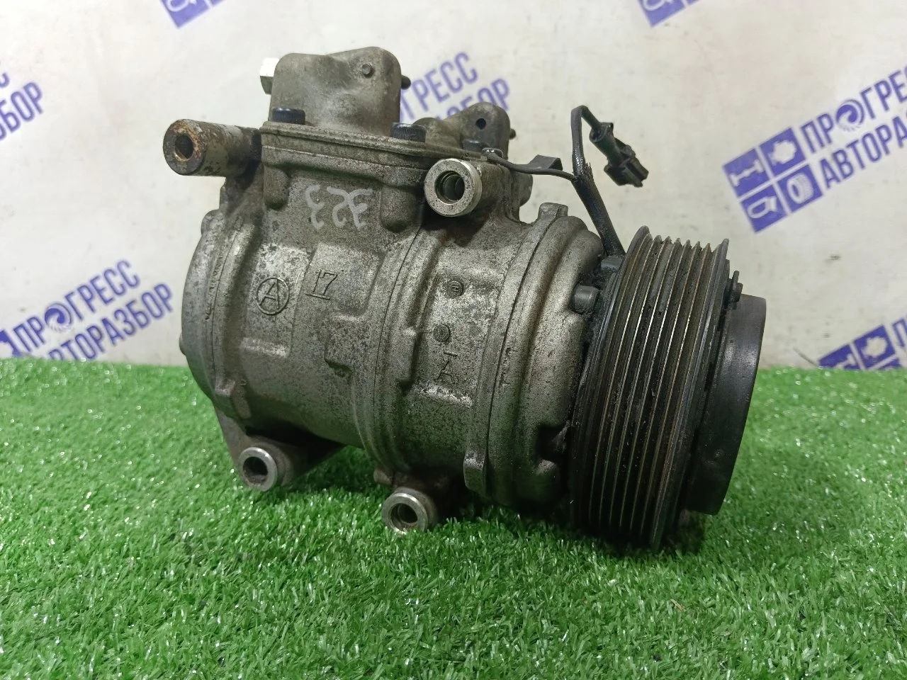 Компрессор кондиционера Kia Sorento 2006 977013E050 ВНЕДОРОЖНИК 2.5 D4CB