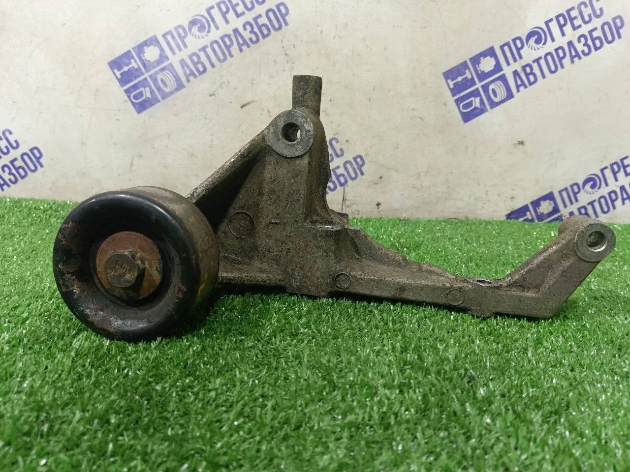 Кронштейн генератора Kia Sorento 2006 374724A000 ВНЕДОРОЖНИК 2.5 D4CB