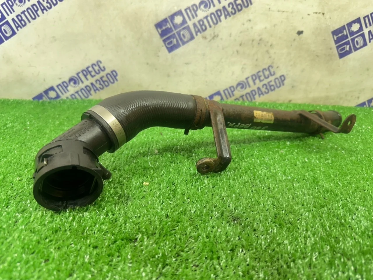 Патрубок системы охлаждения Volkswagen Touareg 2004 7L6122101 КРОССОВЕР 4.2 AXQ