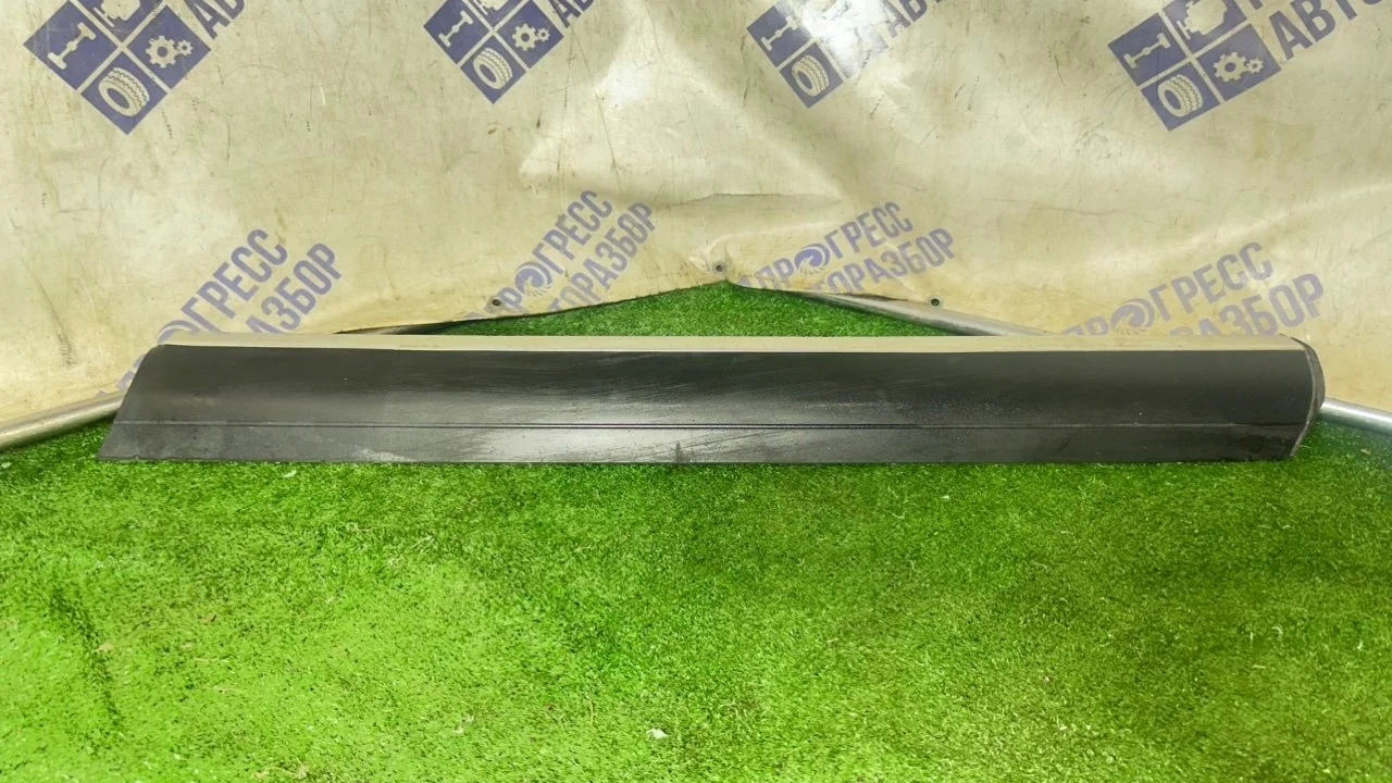 Накладка двери Volkswagen Touareg 2004 7L6837788G9B9 КРОССОВЕР 4.2 AXQ, передняя правая