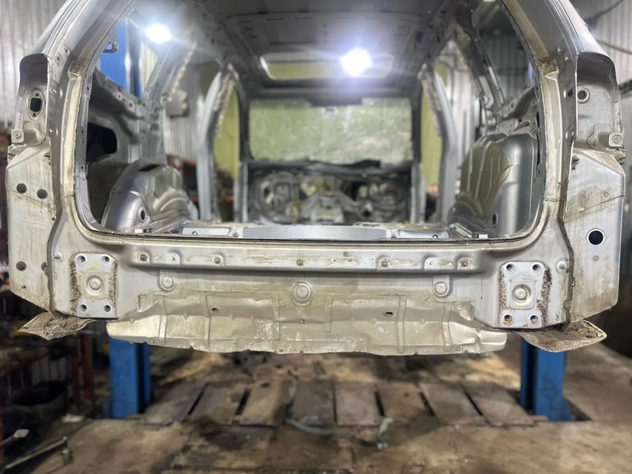 Задняя панель кузова Volkswagen Touareg 2004 7L6813231C КРОССОВЕР 4.2 AXQ