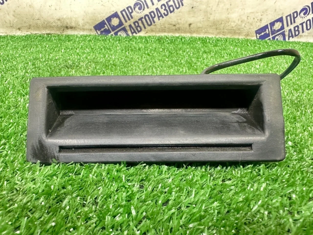 Ручка двери багажника Volkswagen Touareg 2004 1J0827566 КРОССОВЕР 4.2 AXQ