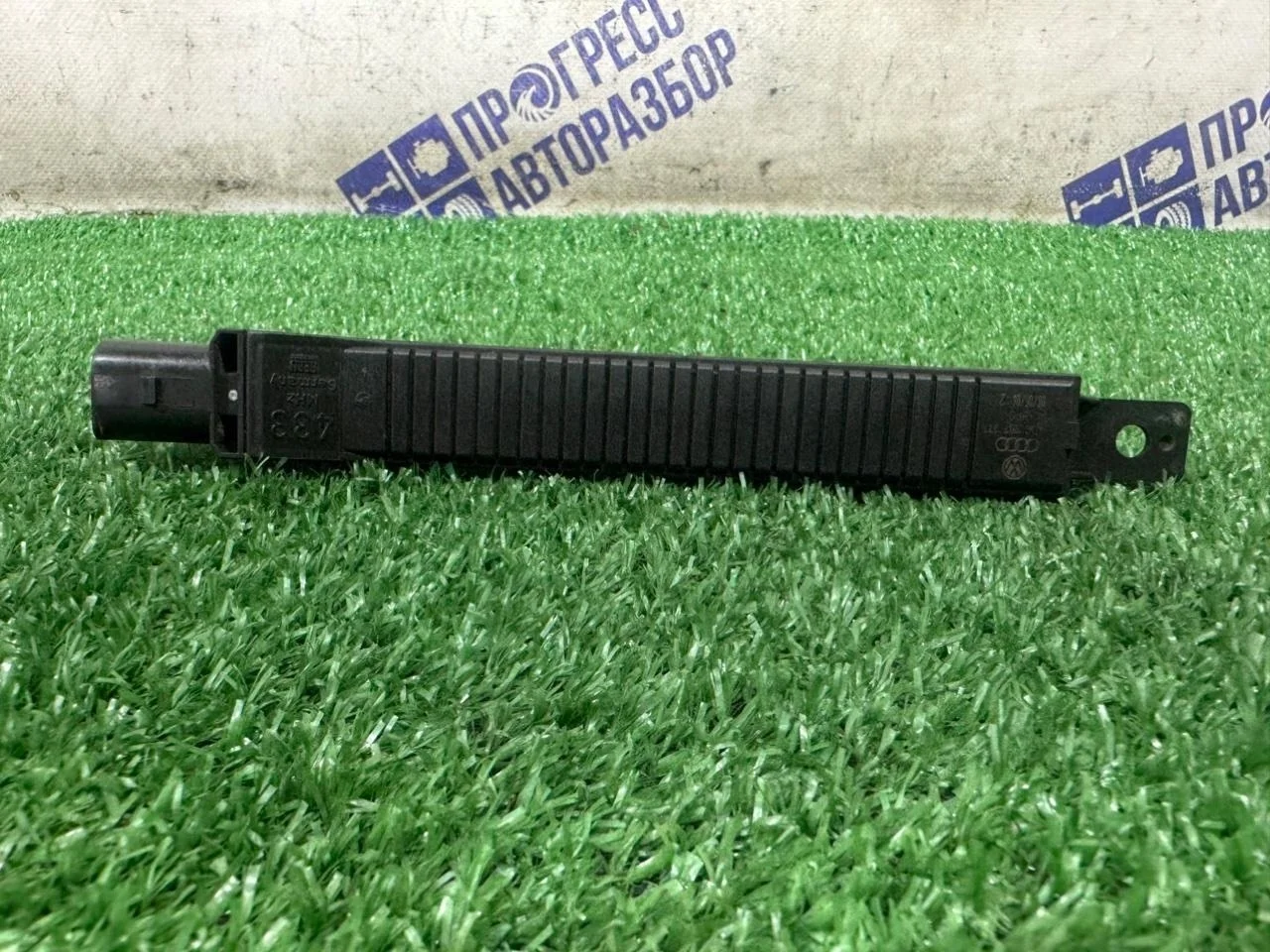 Антенна Volkswagen Touareg 2004 4D0907277 КРОССОВЕР 4.2 AXQ