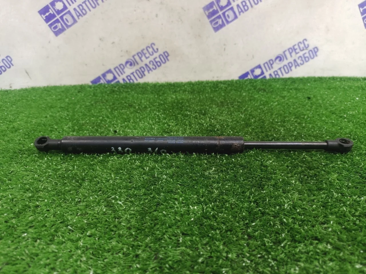 Амортизатор крышки багажника Volkswagen Touareg 2004 7L6845587 КРОССОВЕР 4.2 AXQ, задний правый