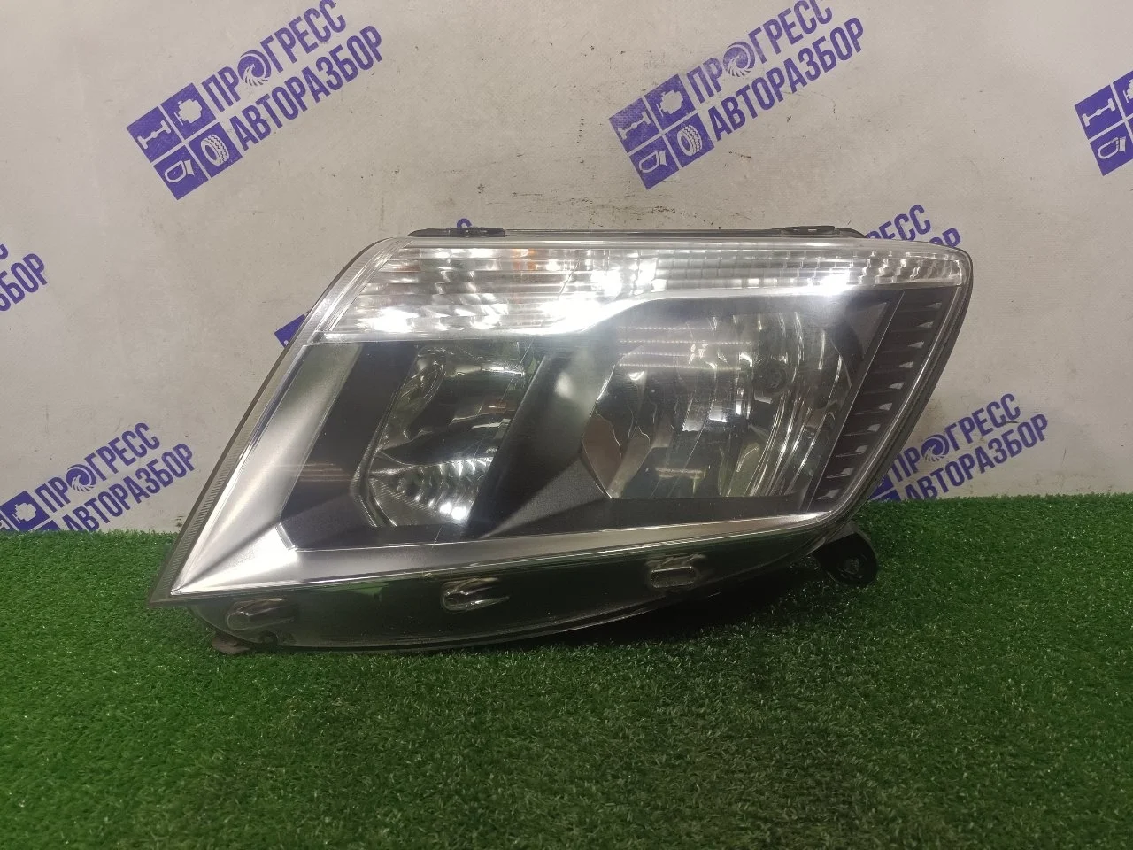 Фара Nissan Terrano 2016 260604367R КРОССОВЕР 1.6 H4MD438, левая