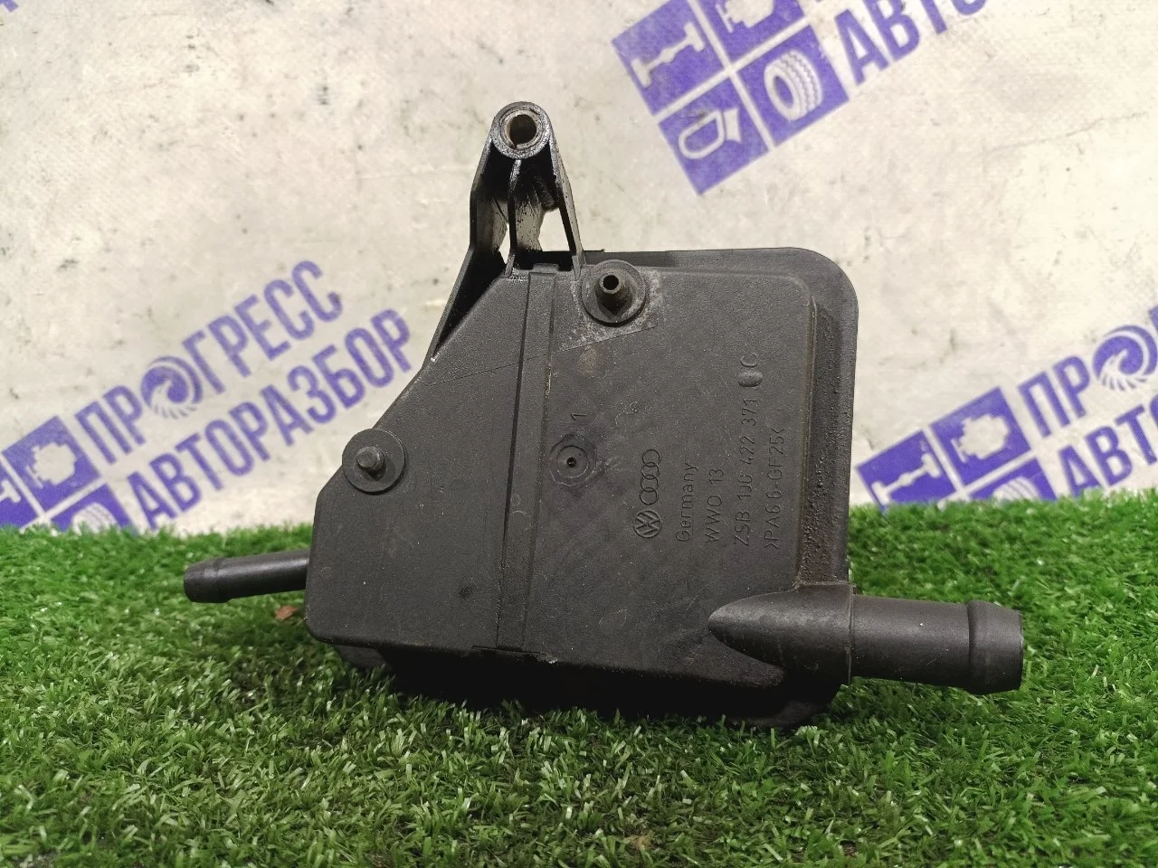 Бачок гидроусилителя Volkswagen Bora 2000 1J0422371 СЕДАН 1.6 APF