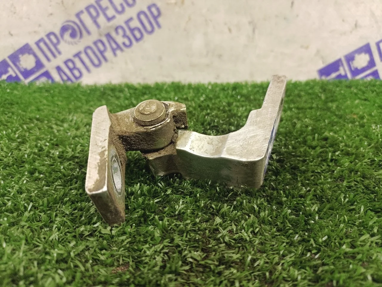 Петля двери Volkswagen Bora 2000 1J0831401C СЕДАН 1.6 APF, передняя левая