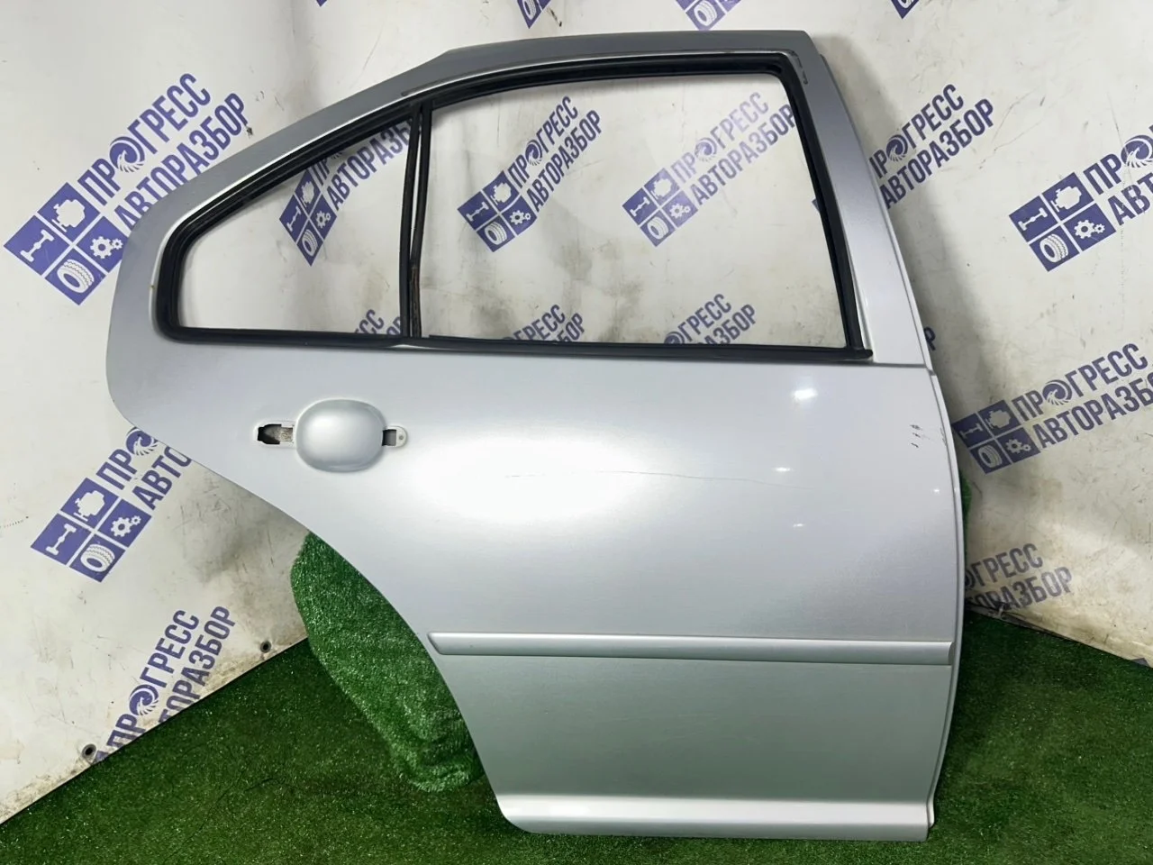 Дверь боковая Volkswagen Bora 2000 1J5833056F СЕДАН 1.6 APF, задняя правая