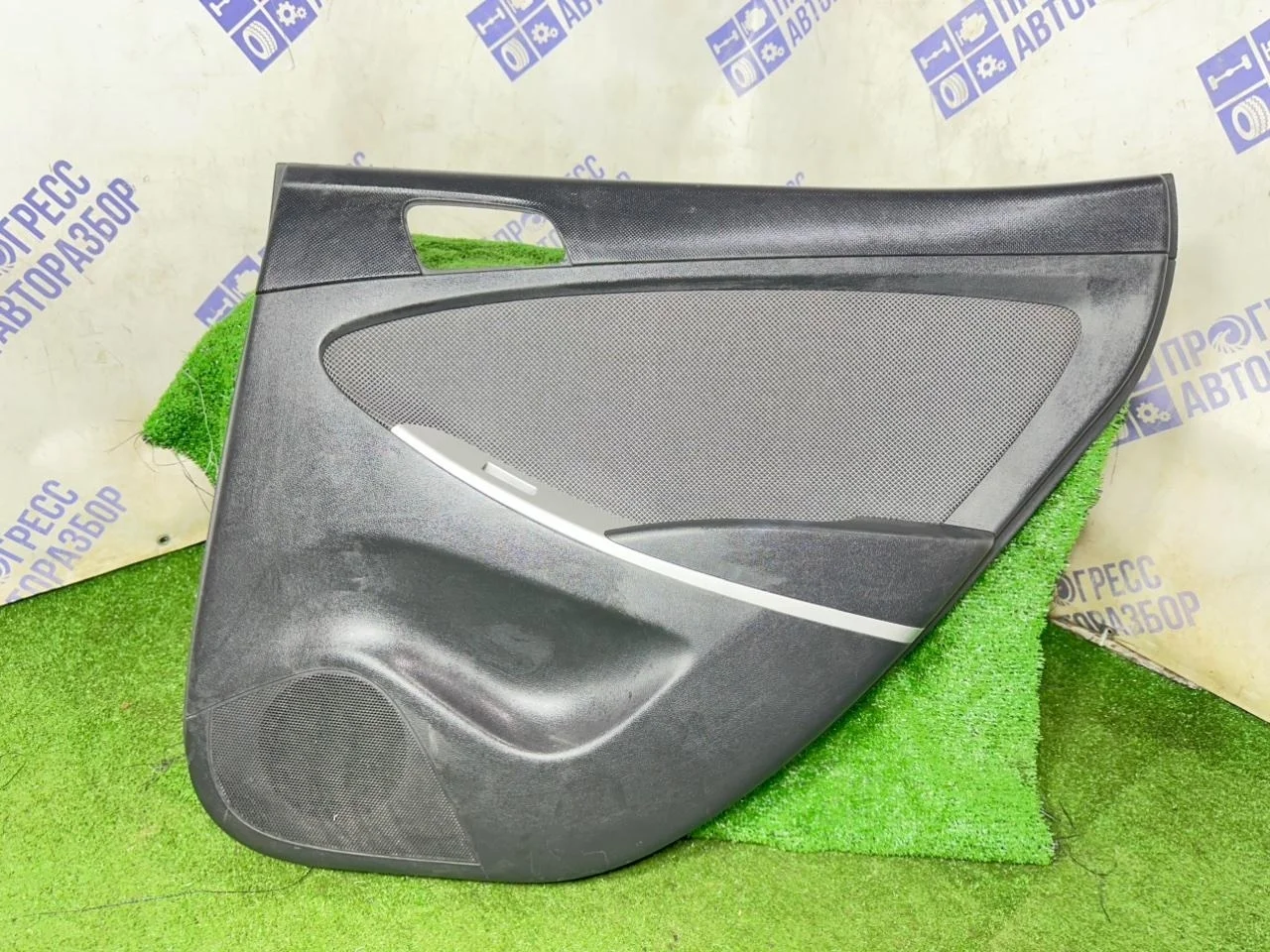 Дверная карта Hyundai Solaris 2012 833024L020 ХЭТЧБЕК 1.4 G4FA, задняя правая