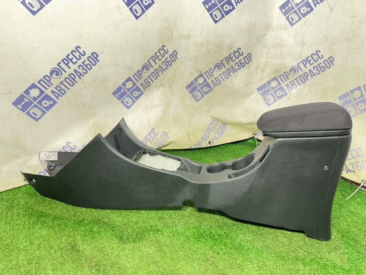 Центральная консоль Hyundai Solaris 2012 846114L100RY ХЭТЧБЕК 1.4 G4FA