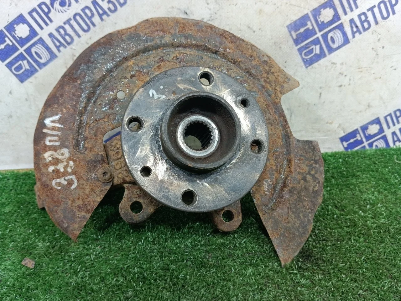 Кулак поворотный Renault Logan 2012 6001548864 СЕДАН 1.4 K7J710, передний левый