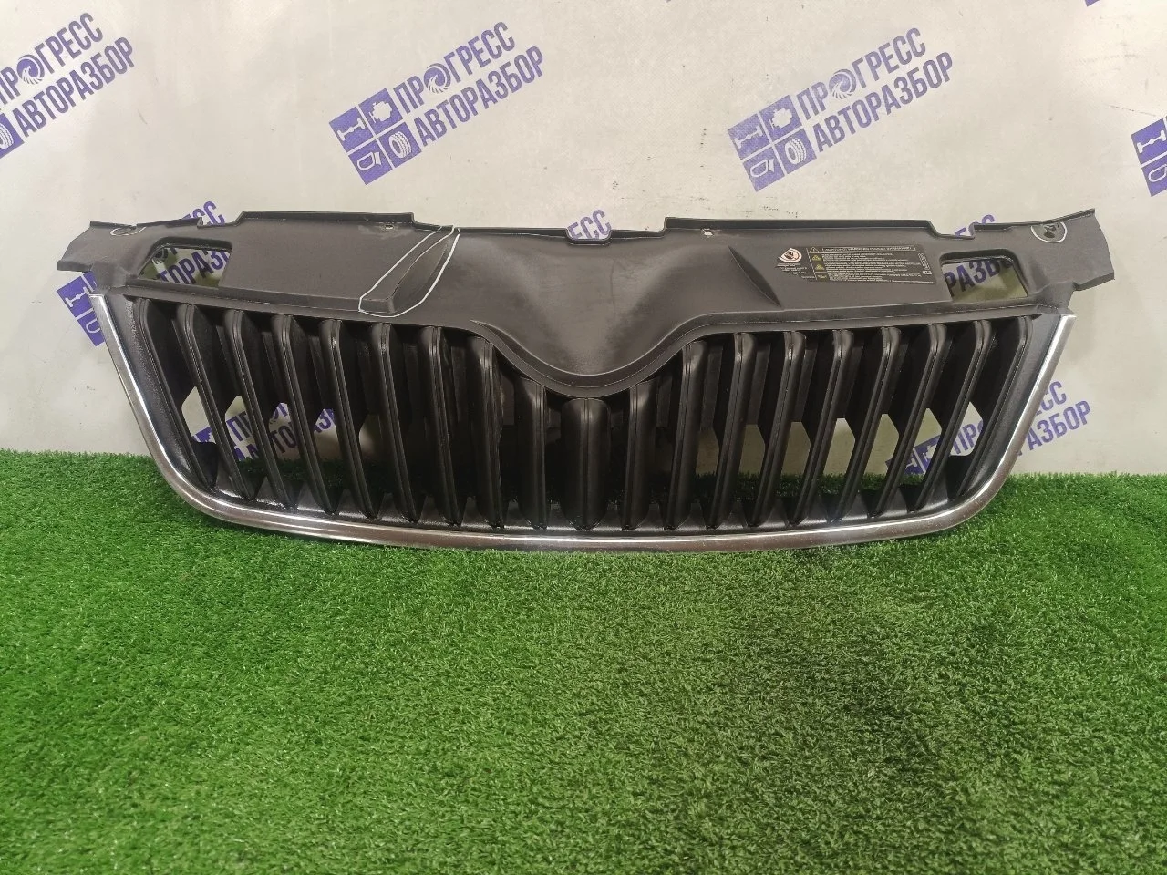 Решетка радиатора Skoda Fabia 2012 5J0853668C9B9 ХЭТЧБЕК 1.4 CGG