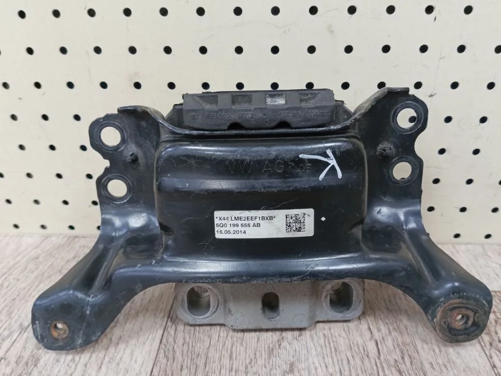 Опора двигателя Audi A3 8V (2012—2016) A3 8V (2012—2016) 8VS