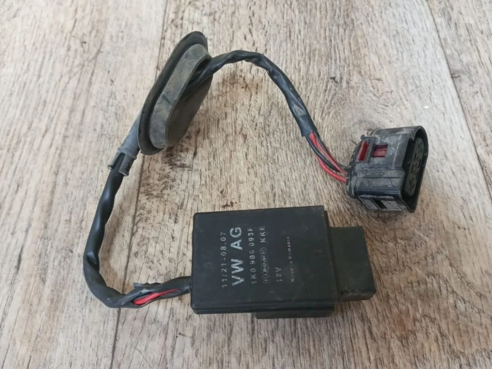 Реле электробензонасоса Volkswagen 1K0906093F Octavia II рестайлинг (2008—2013) 1Z3, 1Z5, 933, 162, 374, 3T4, 3T5, 5L7, 677, 5J7, 542, 545, 572